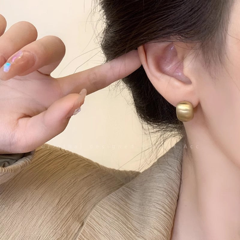 Silver Needle Retro Geometric Metal Earrings Female Niche Temperament