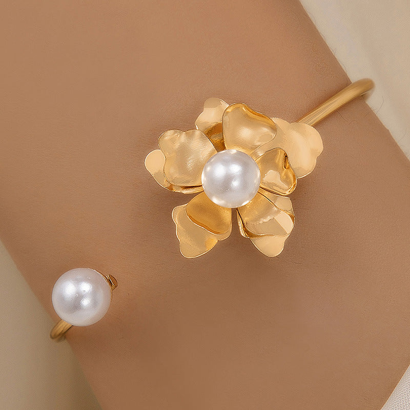 Women's Three-dimensional Flower-inlaid Pearl Single Bracelet