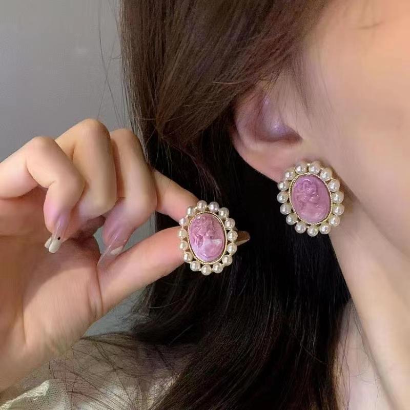 French-style Vintage Earrings With An Elegant High-end And Sophisticated Vibe